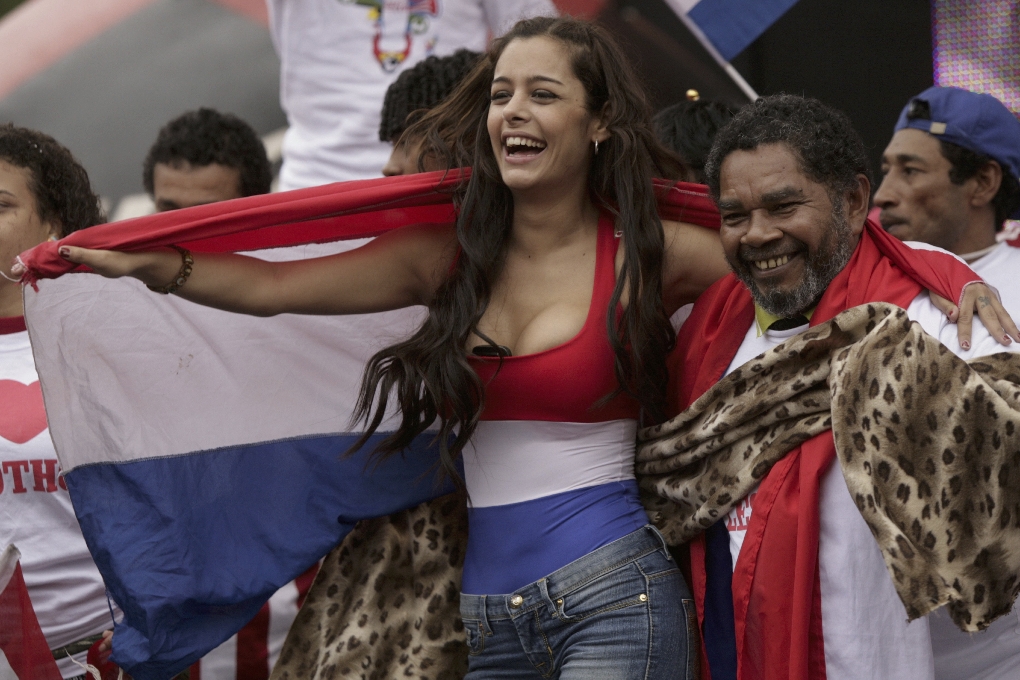 Larissa Riquelme lovar att springa naken om Paraguay tar guld.