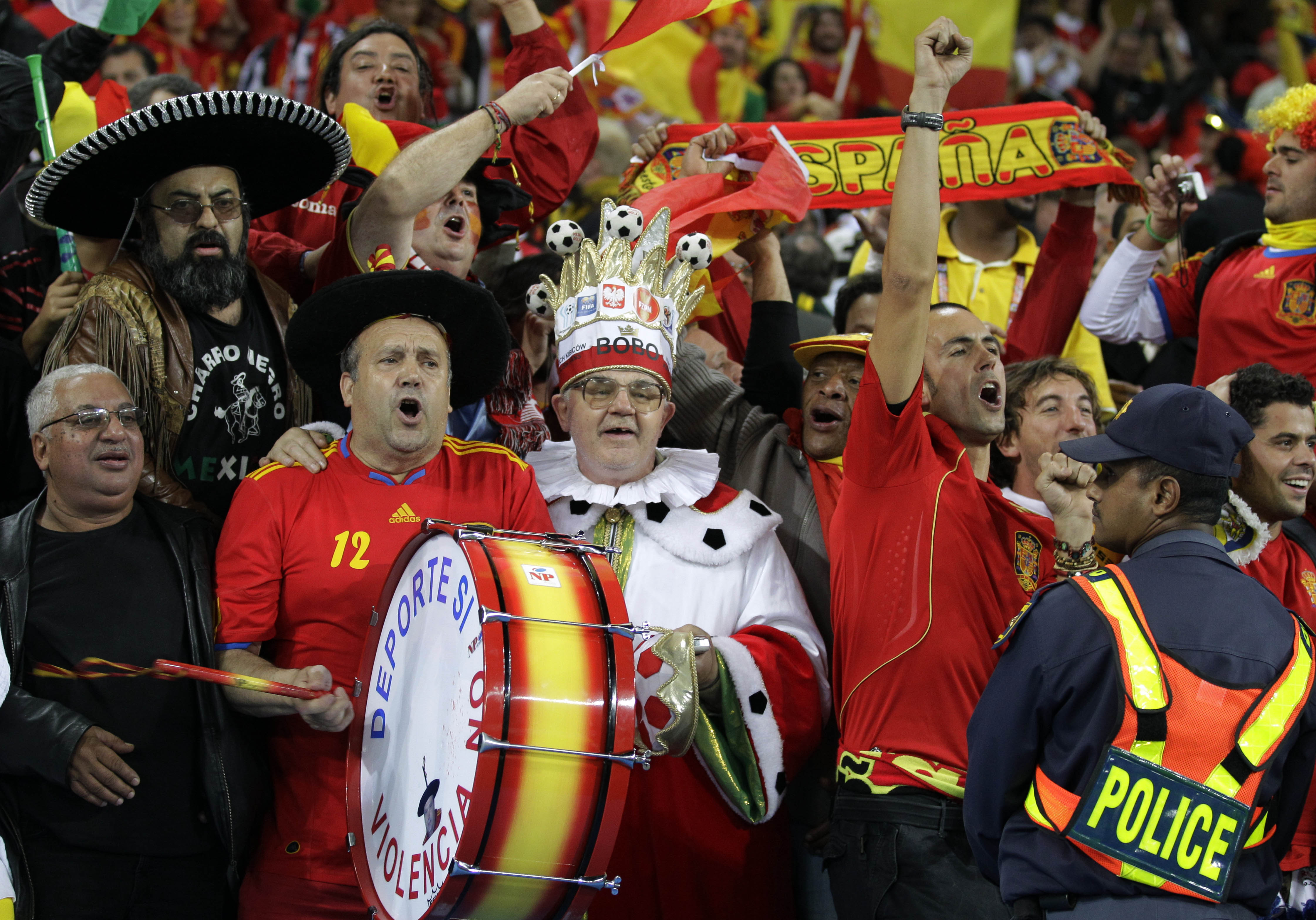 De spanska fansen kommer fira länge i kväll. De spanska fansen kommer fira länge i kväll.