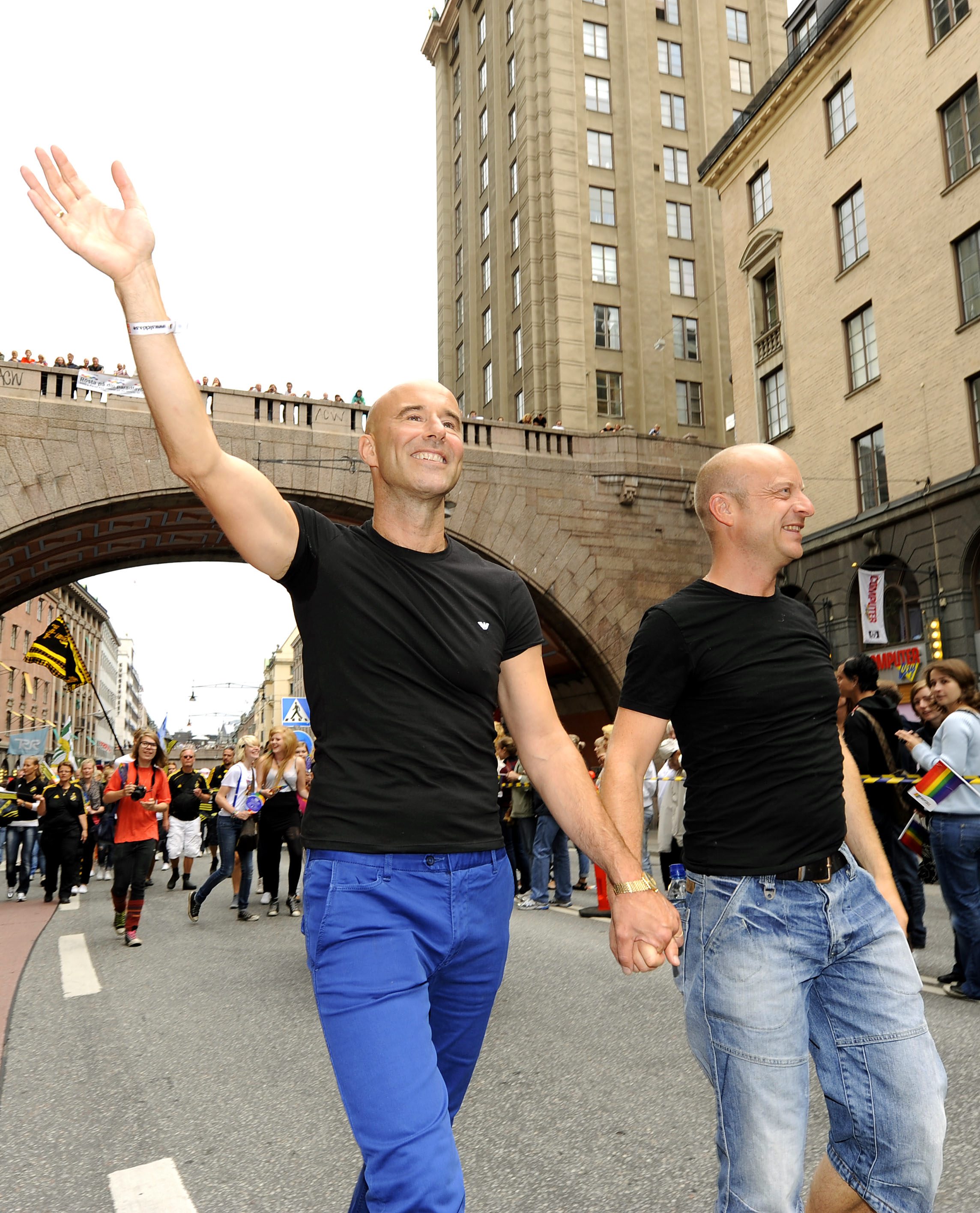 3. Jonas och Mark flanerade stolt tillsammans under Prideparaden 2009.