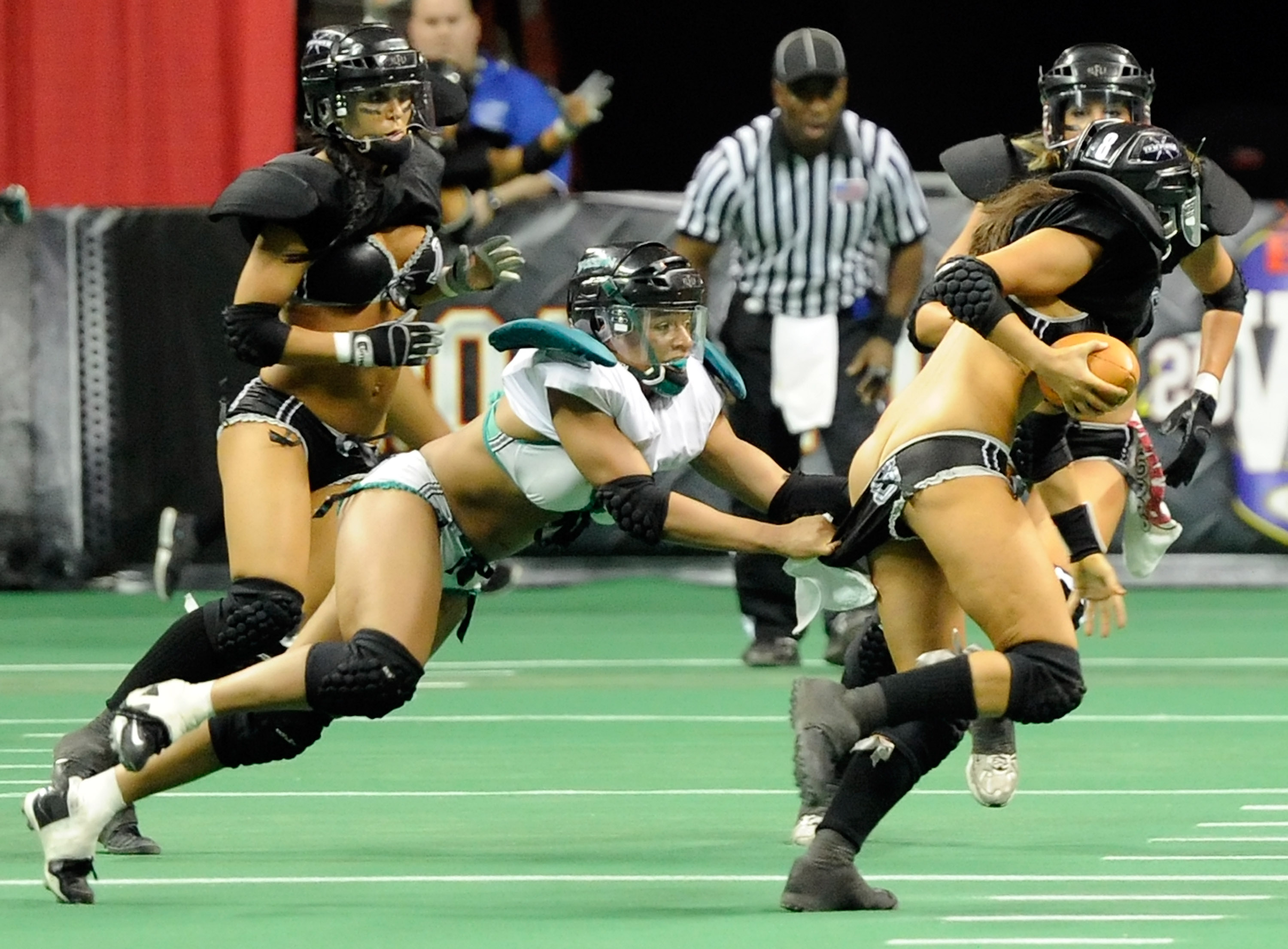 Marirose Roach fick pris för att vara den bästa offensiva spelaren i LFL 2011/12. Marirose Roach fick pris för att vara den bästa offensiva spelaren i LFL 2011/12.