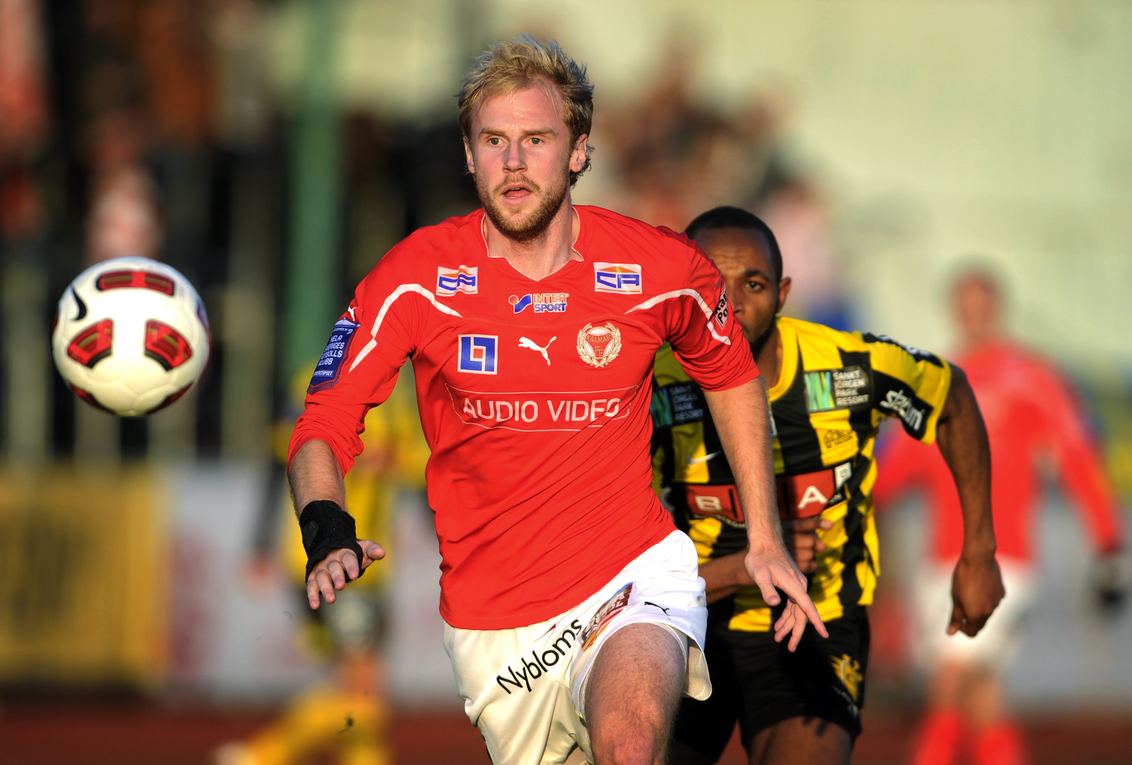 2. Markus Thorbjörnsson, mittback. Betyg: 3/5. Tog en ordinarie plats i backlinjen förra säsongen. Har haft en del skadeproblem på försäsongen. Duktig i luften och markeringsspelet. 2. Markus Thorbjörnsson, mittback. Betyg: 3/5. Tog en ordinarie plats i backlinjen förra säsongen. Har haft en del skadeproblem på försäsongen. Duktig i luften och markeringsspelet.