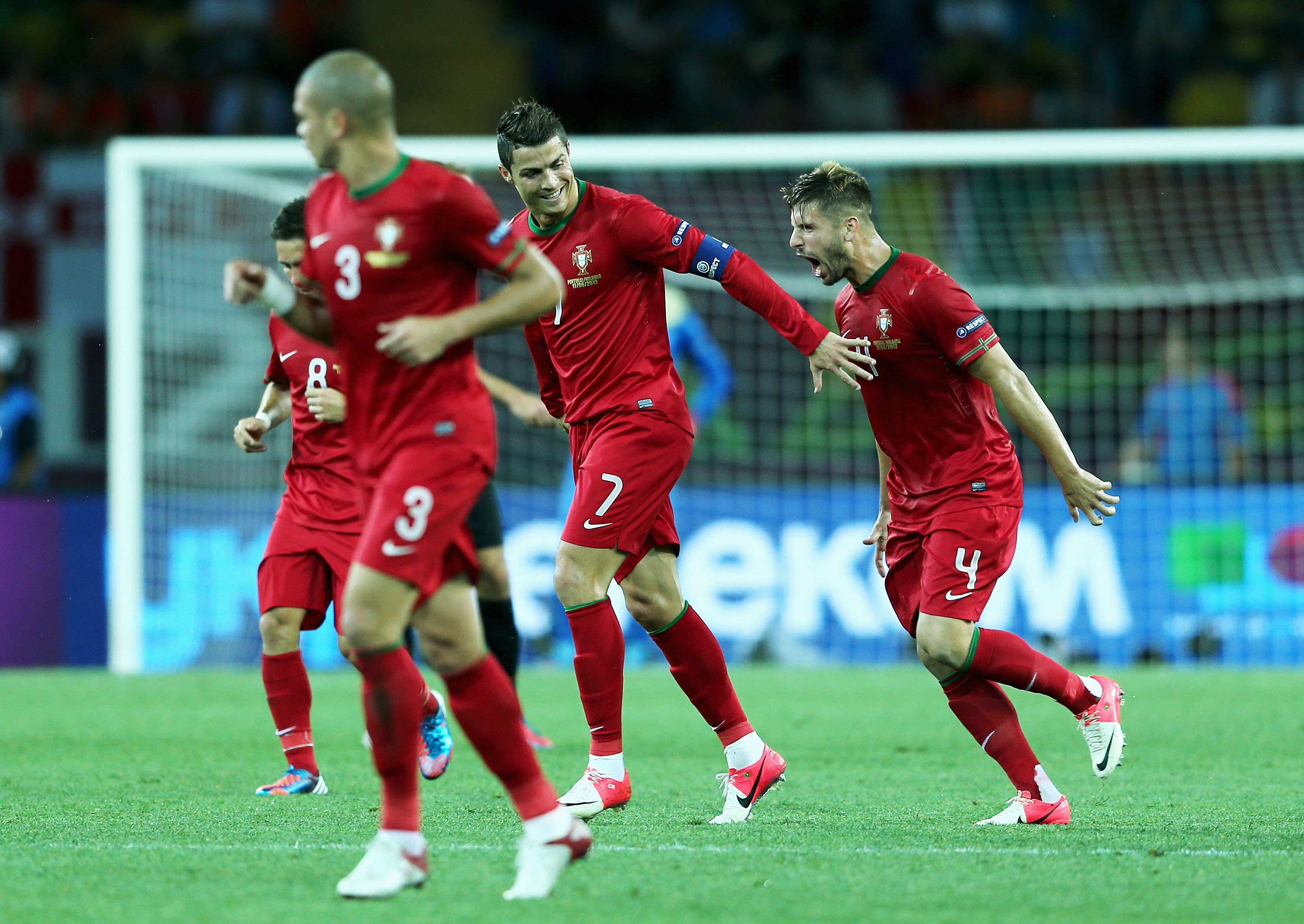 Ronaldo och hans mannar blev för svåra och får nu möta Tjeckien i kvartsfinal.