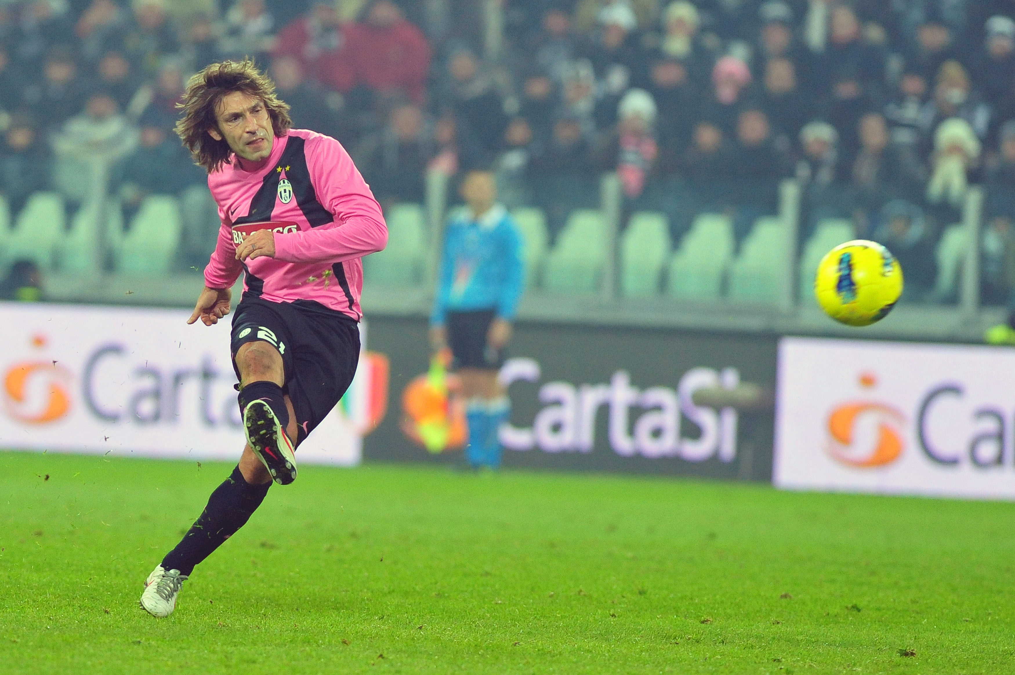 Andrea Pirlo, Italien. Mannen som gör de fasta situationerna livsfarliga. Andrea Pirlo, Italien. Mannen som gör de fasta situationerna livsfarliga.