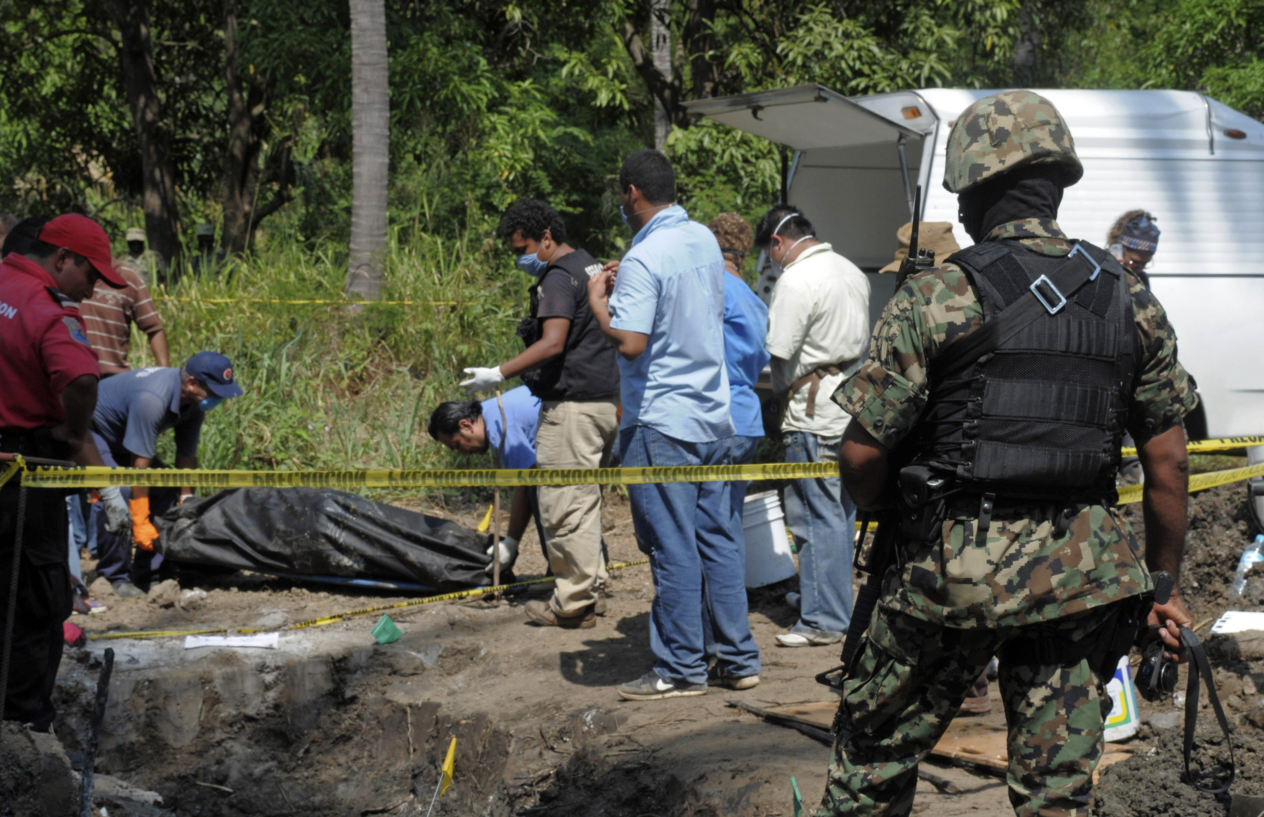 Krig, mord, Droger, Brott och straff, Mexiko, Massgrav