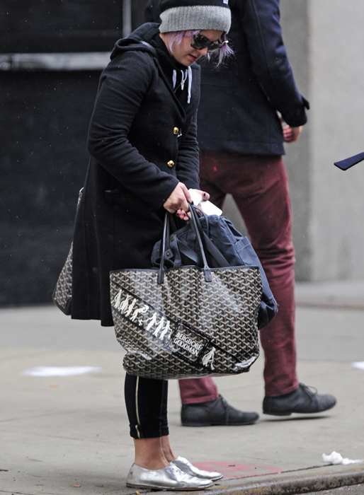 Pojken med guldskorna? Kelly Osbourne med silverskorna? Pojken med guldskorna? Kelly Osbourne med silverskorna?