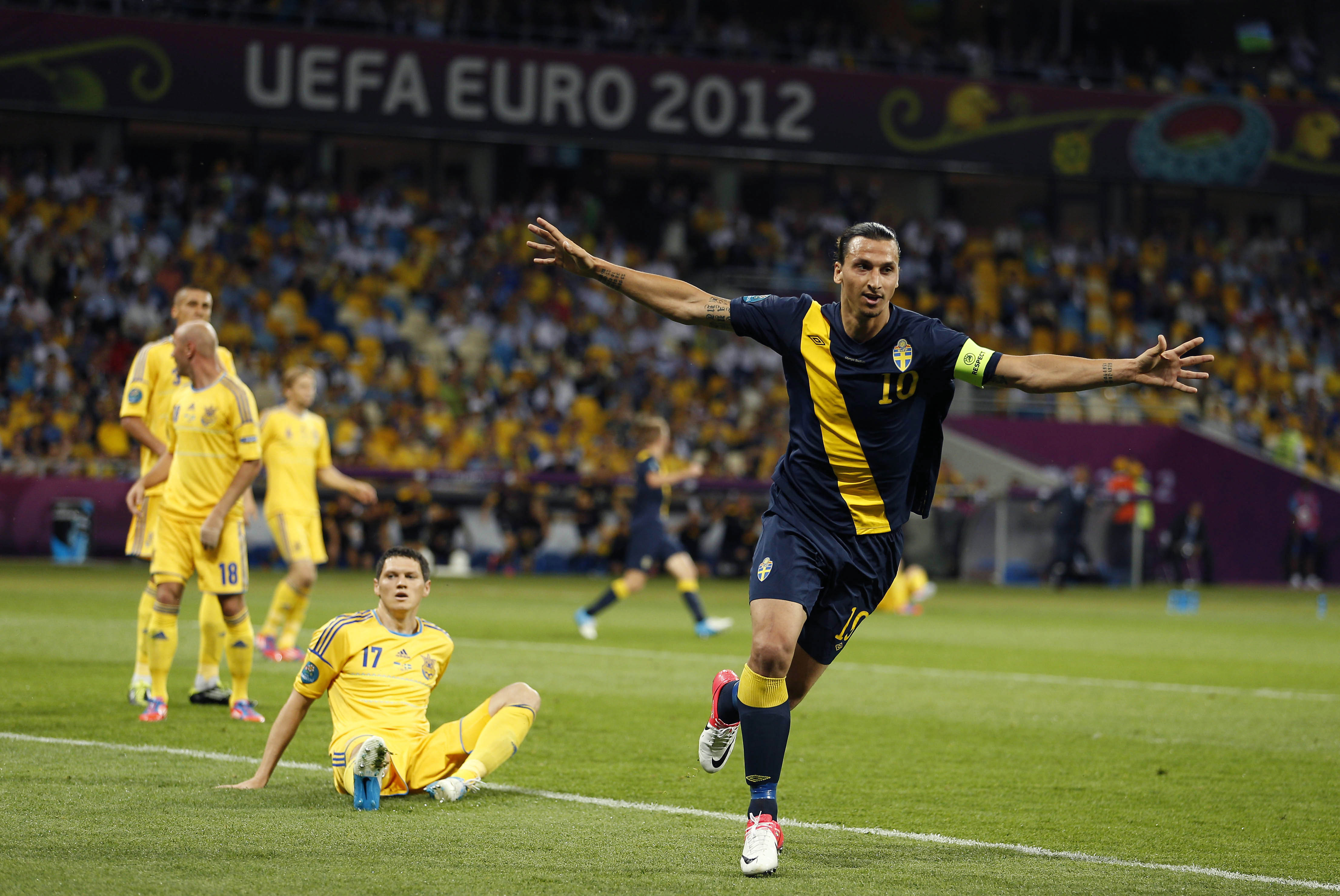 Här firar han sitt mål mot Ukraina i EM 2012. Här firar han sitt mål mot Ukraina i EM 2012.