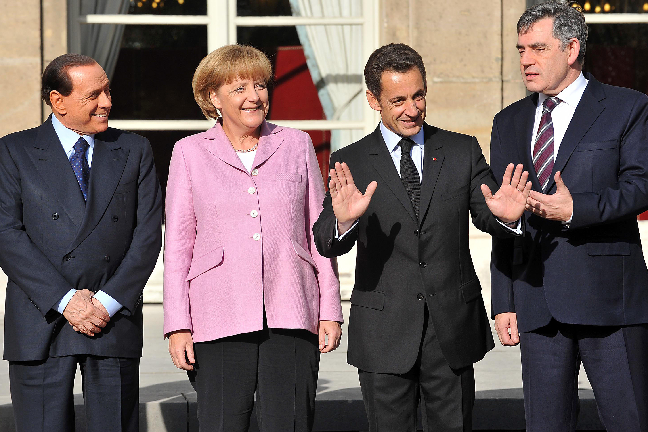 I europeiska sammanhang ses han lite som en skojare. I Europaparlamentet har han flera gånger skojat friskt om både kvinnor och fotboll. Här syns han tillsammans med Angela Merkel, Nicolas Sarkozy och Gordon Brown. 