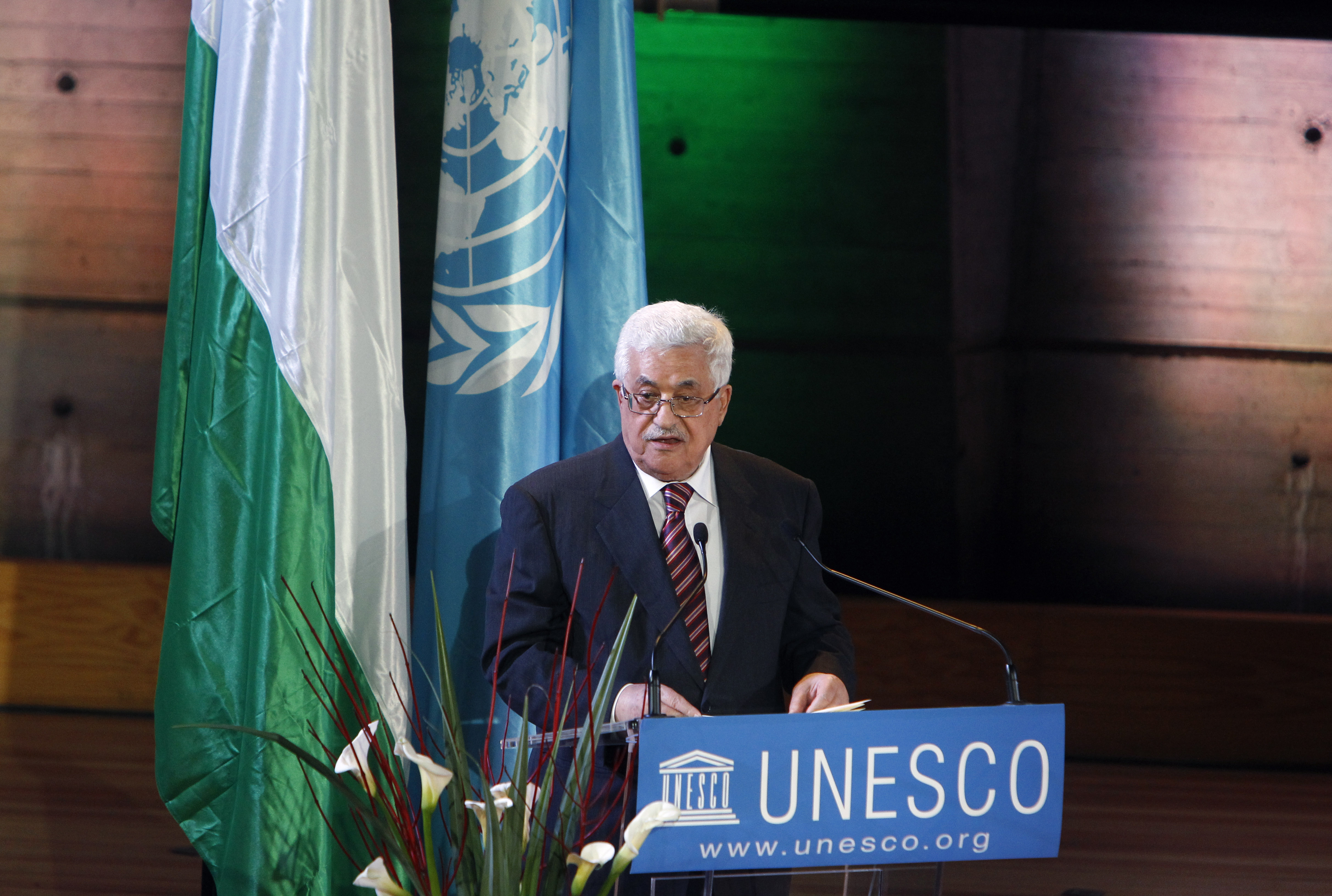 Palestina erhöll full medlemsskap i FN-organet UNESCO 31 oktober 2011. 107 länder röstade för medan 14 länder röstade emot. bland de senare fanns Sverige. Medlemsskapet innebar indirekt att Palestina erkänns som en stat, något som bland andra Sverige mots