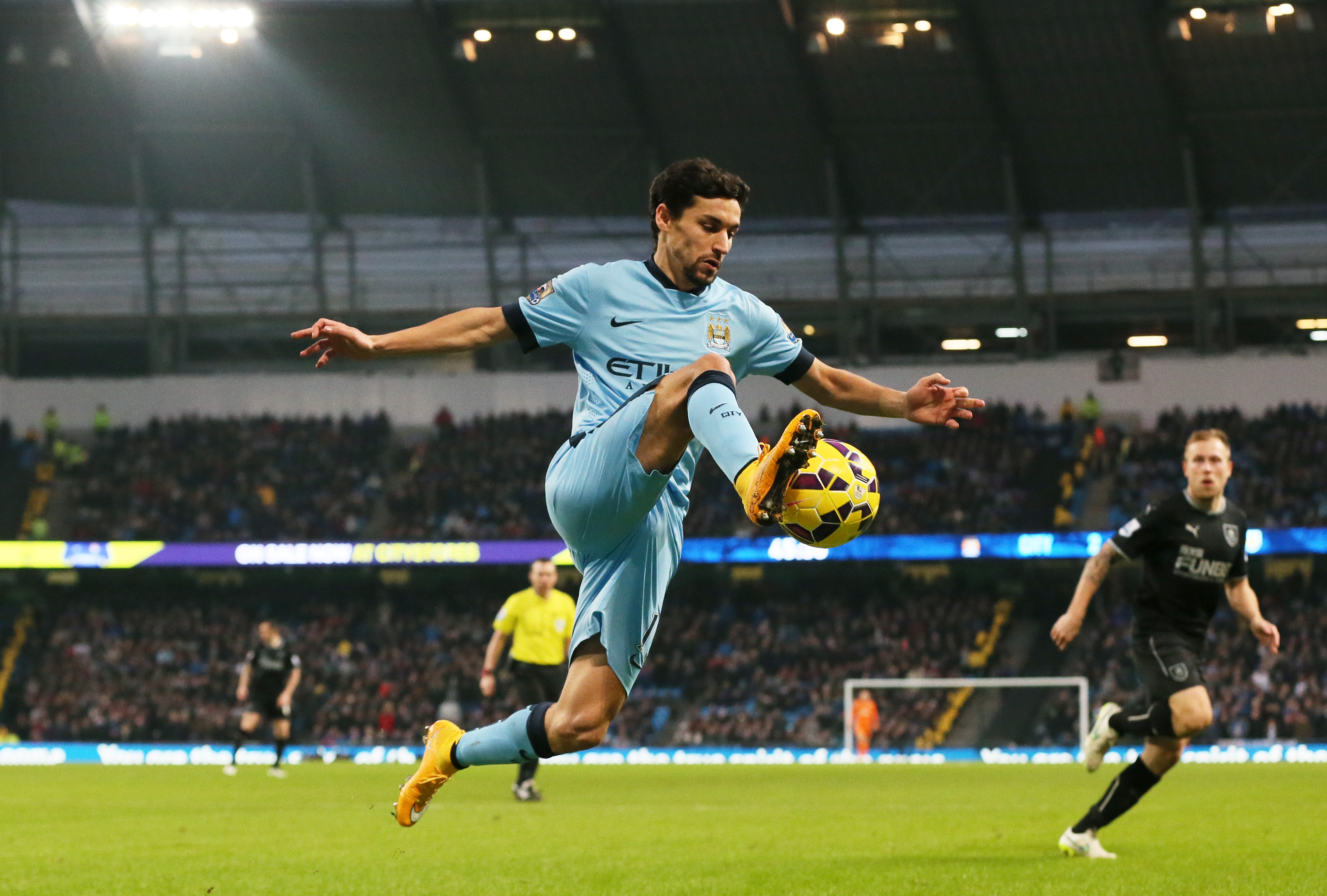 Högerspringare: Jesus Navas, Manchester City. Högerspringare: Jesus Navas, Manchester City.