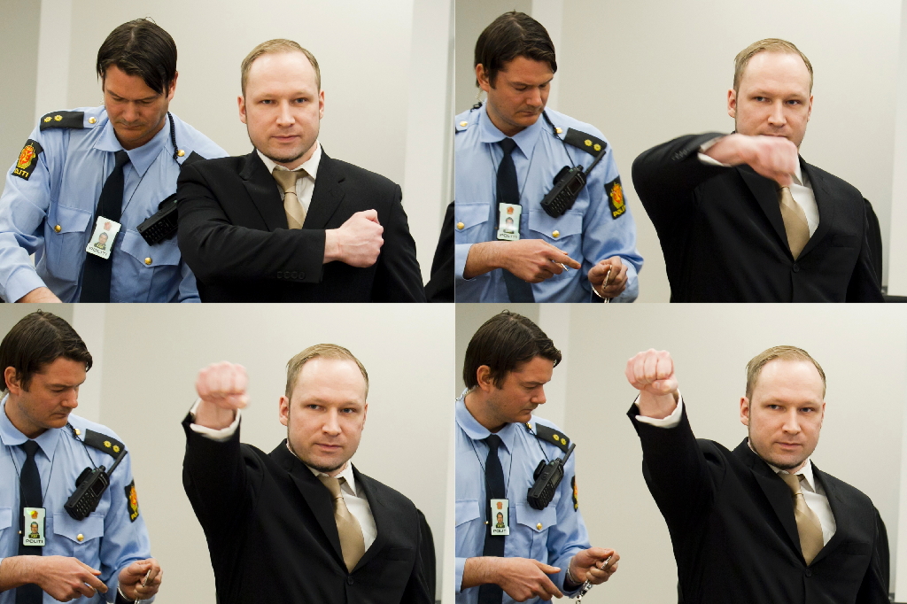 Breivik gjorde samma högerextrema hälsning som vid en häktningsförhandling tidigare.