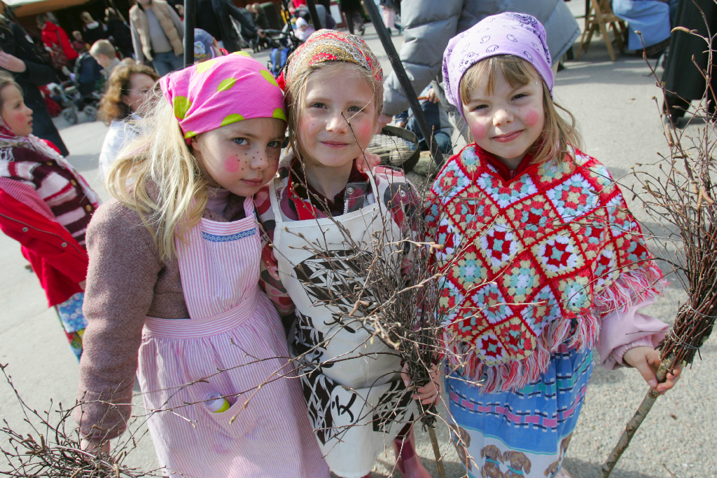 På skärtorsdagen klär svenska barn ut sig till häxor - långt från verklighetens anklagelser om häxeri.