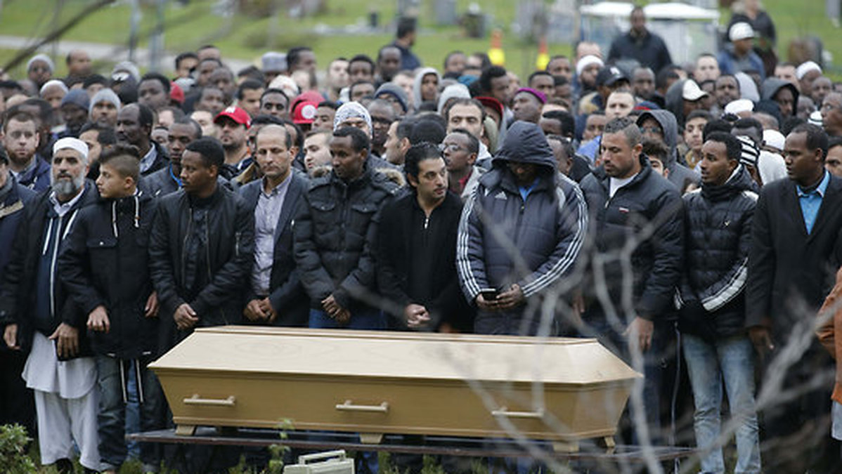 Hundratals människor samlades för att hedra Ahmed.
