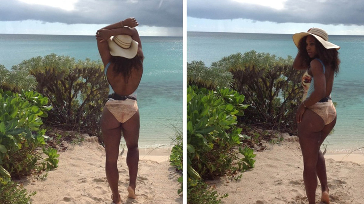 Serena Williams flashar sina kurvor på stranden. 