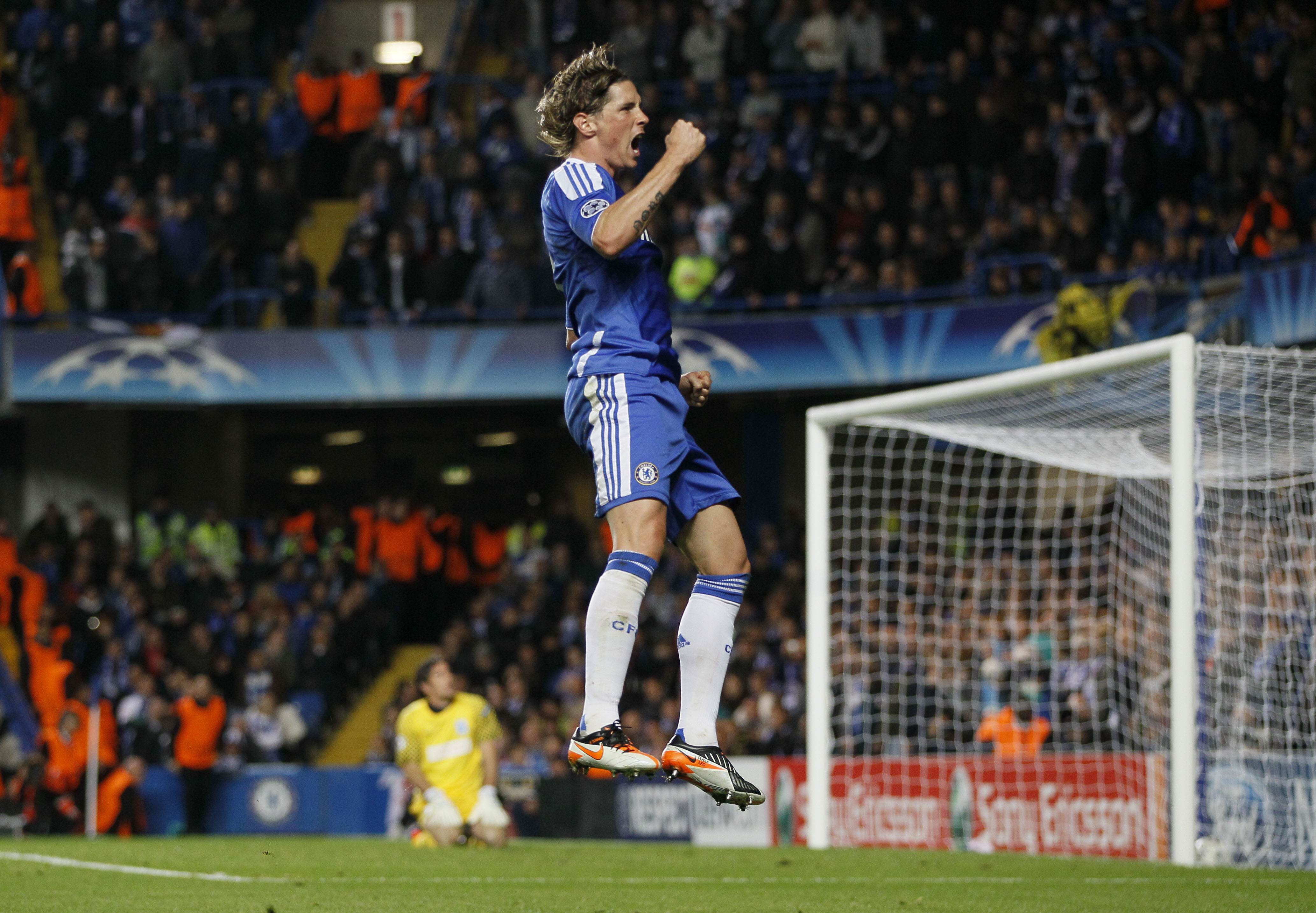 Fernando Torres gjorde två mål när Chelsea krossade belgiska Genk med 5-0...