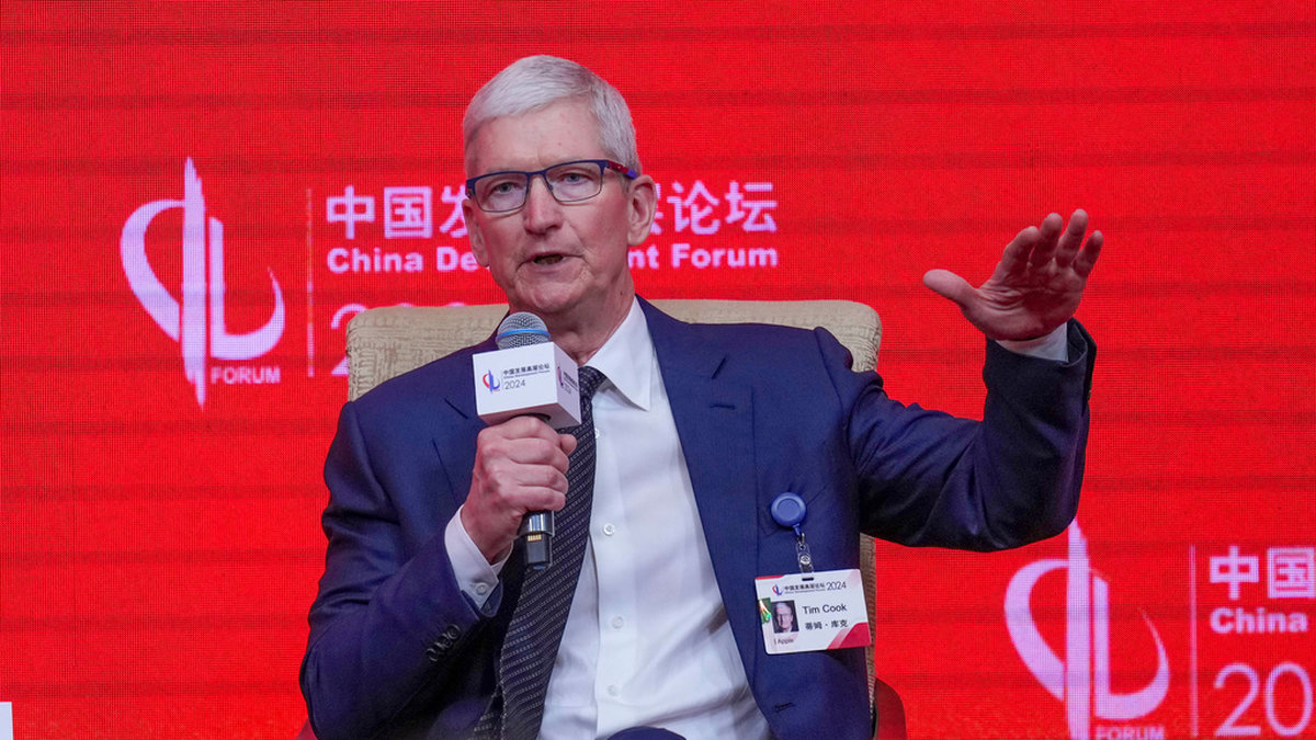 Apples vd Tim Cook talar vid China development forum.