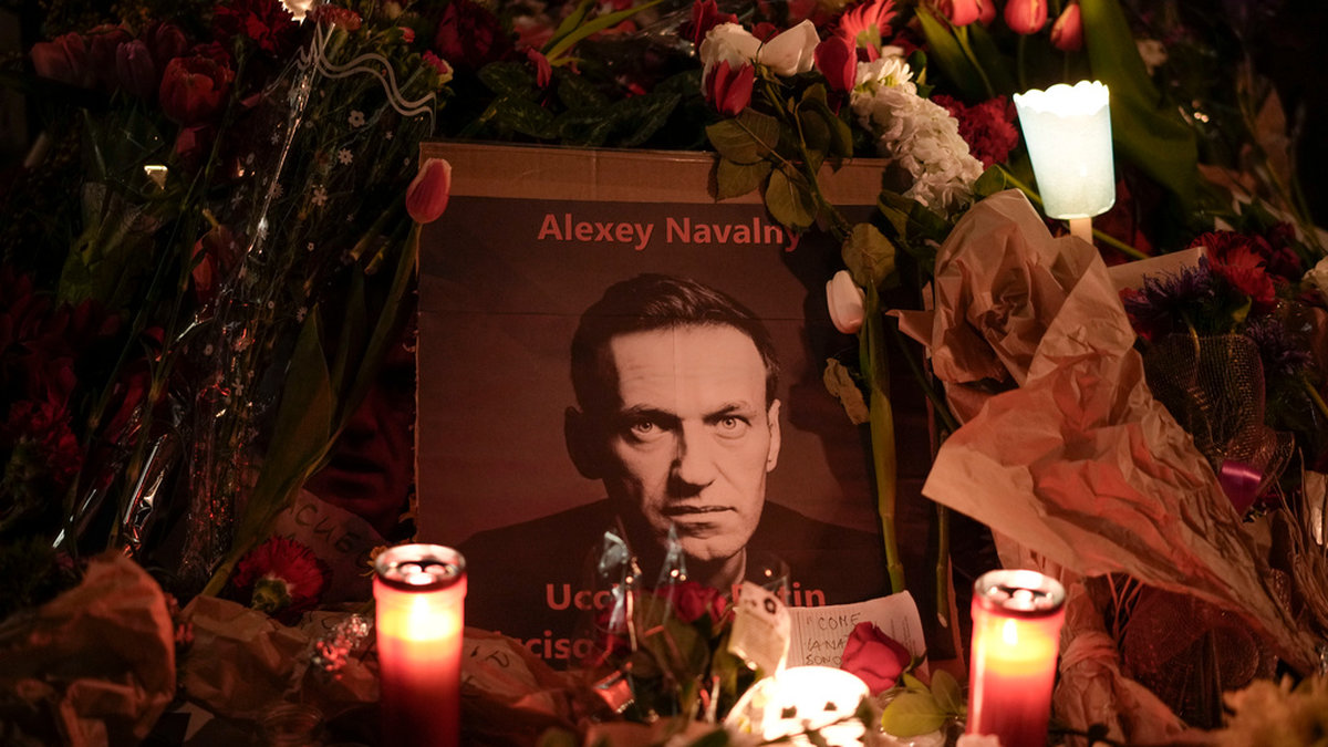 Den döda ryske regimkritikern Aleksej Navalnyj hedras världen över. Bilden är tagen i Rom i Italien.