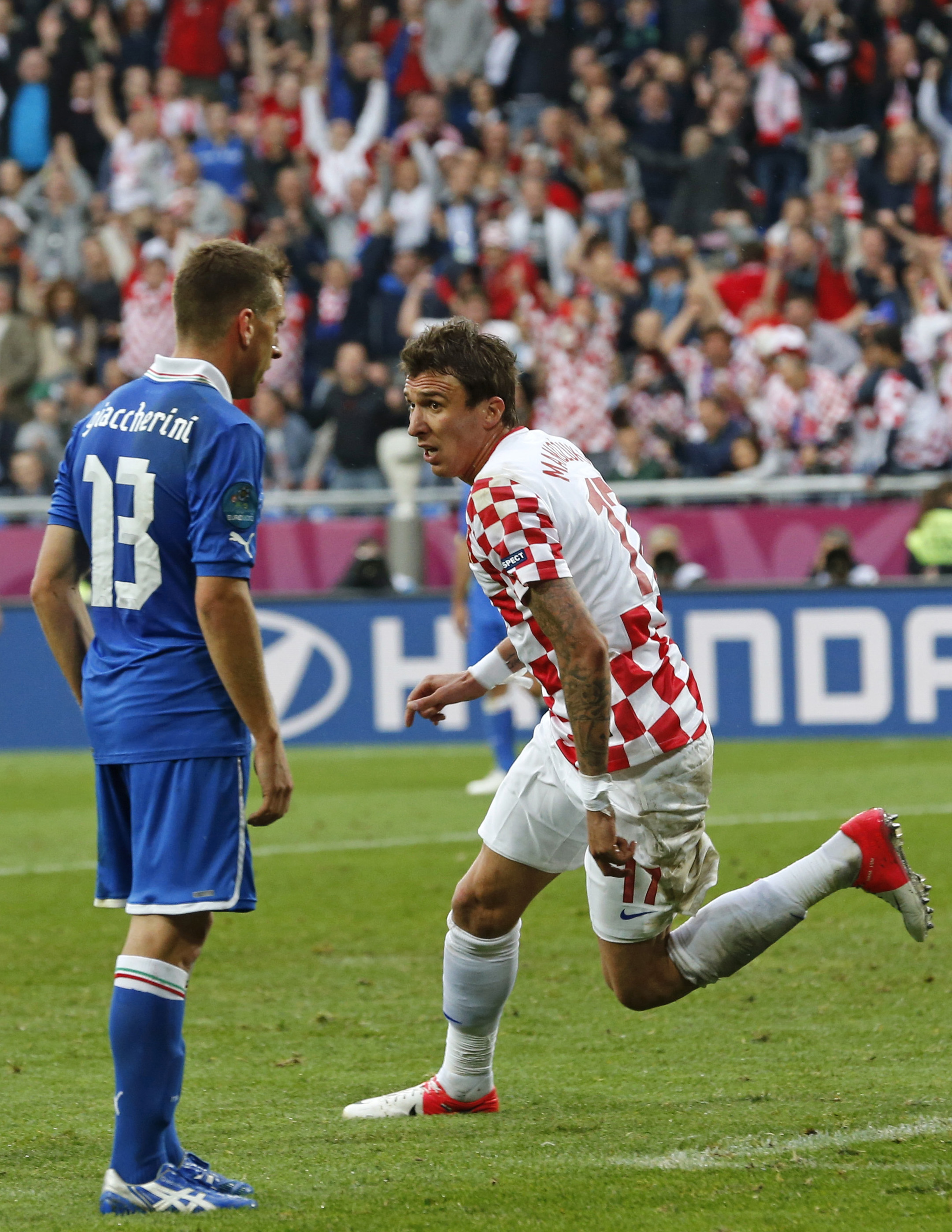 Mario Mandzukic slog till i den andra halvleken och satte dit 1-1 efter inlägg från Ivan Strinic. Mario Mandzukic slog till i den andra halvleken och satte dit 1-1 efter inlägg från Ivan Strinic.
