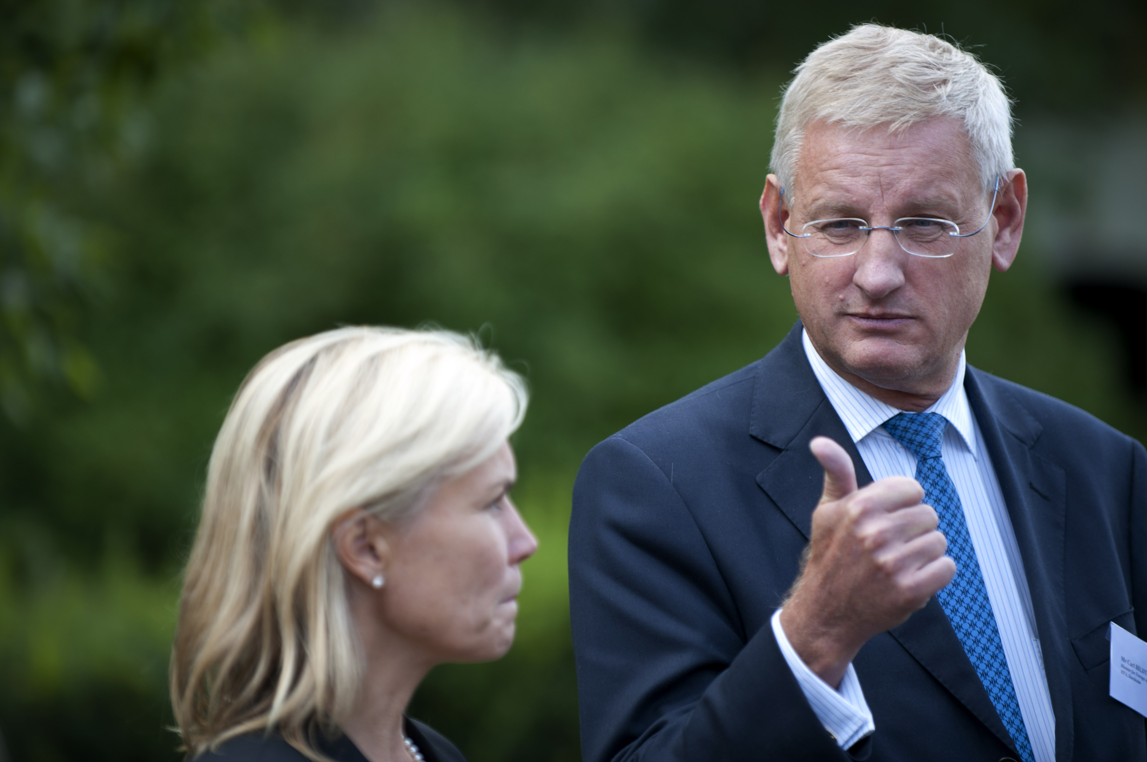 Utrikesminister Carl Bildt vore onekligen en "prominent gäst" vid förhandlingarna.