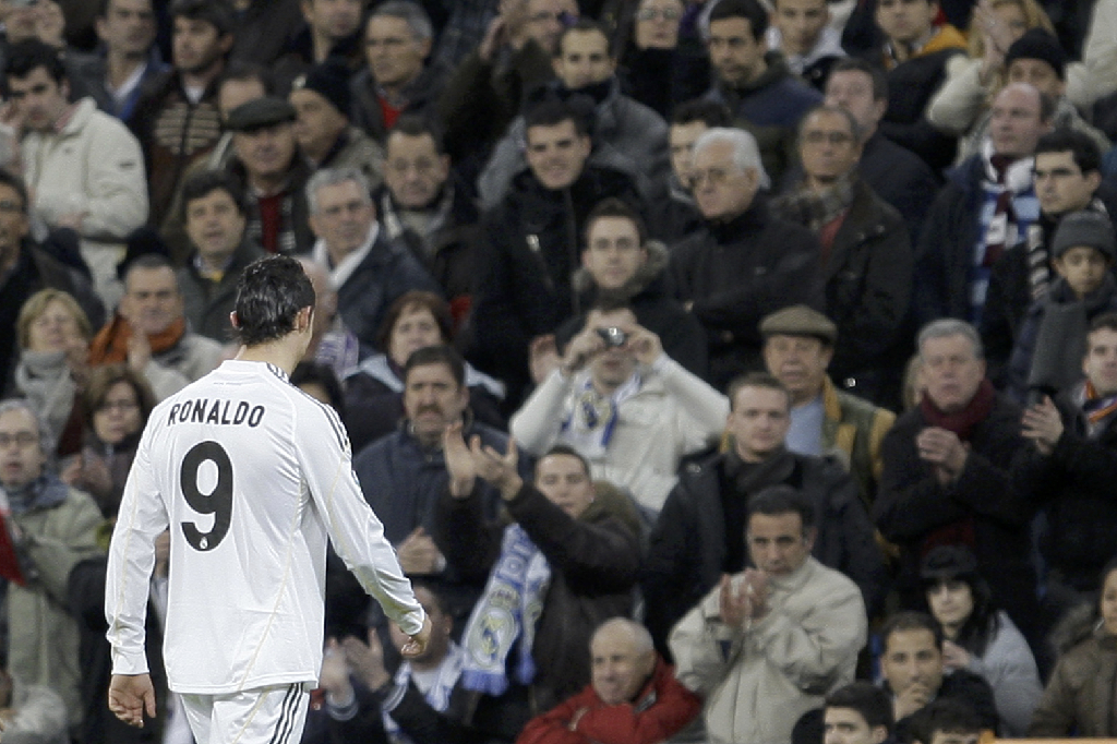 Cristiano Ronaldo gjorde två mål men avslutade matchen med en utvisning.