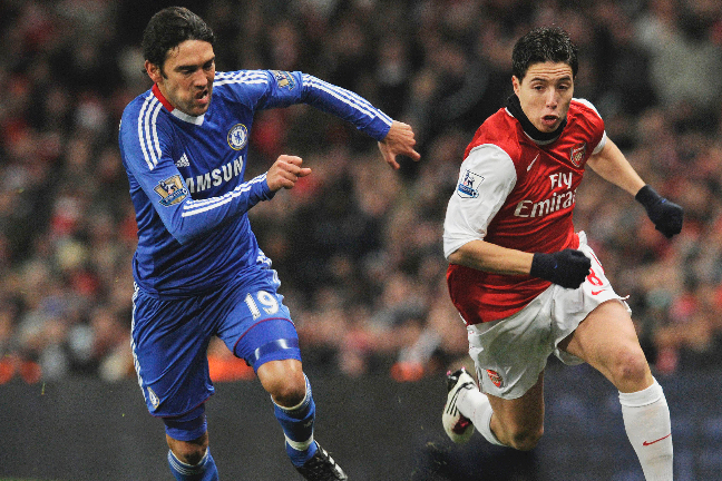 Chelsea hade väldigt svårt att hänga med. Den som hade det extra svårt var Paulo Ferreira som inte lyckades ha koll på glödhete Samir Nasri under matchen. Chelsea hade väldigt svårt att hänga med. Den som hade det extra svårt var Paulo Ferreira som inte lyckades ha koll på glödhete Samir Nasri under matchen.