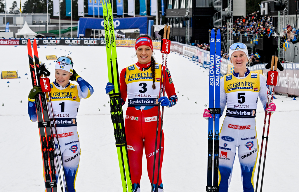 Norges Kristine Stavås Skistad (mitten) vann, Sveriges Jonna Sundling (tv) kom tvåa och Sveriges Maja Dahlqvist (höger) trea.
