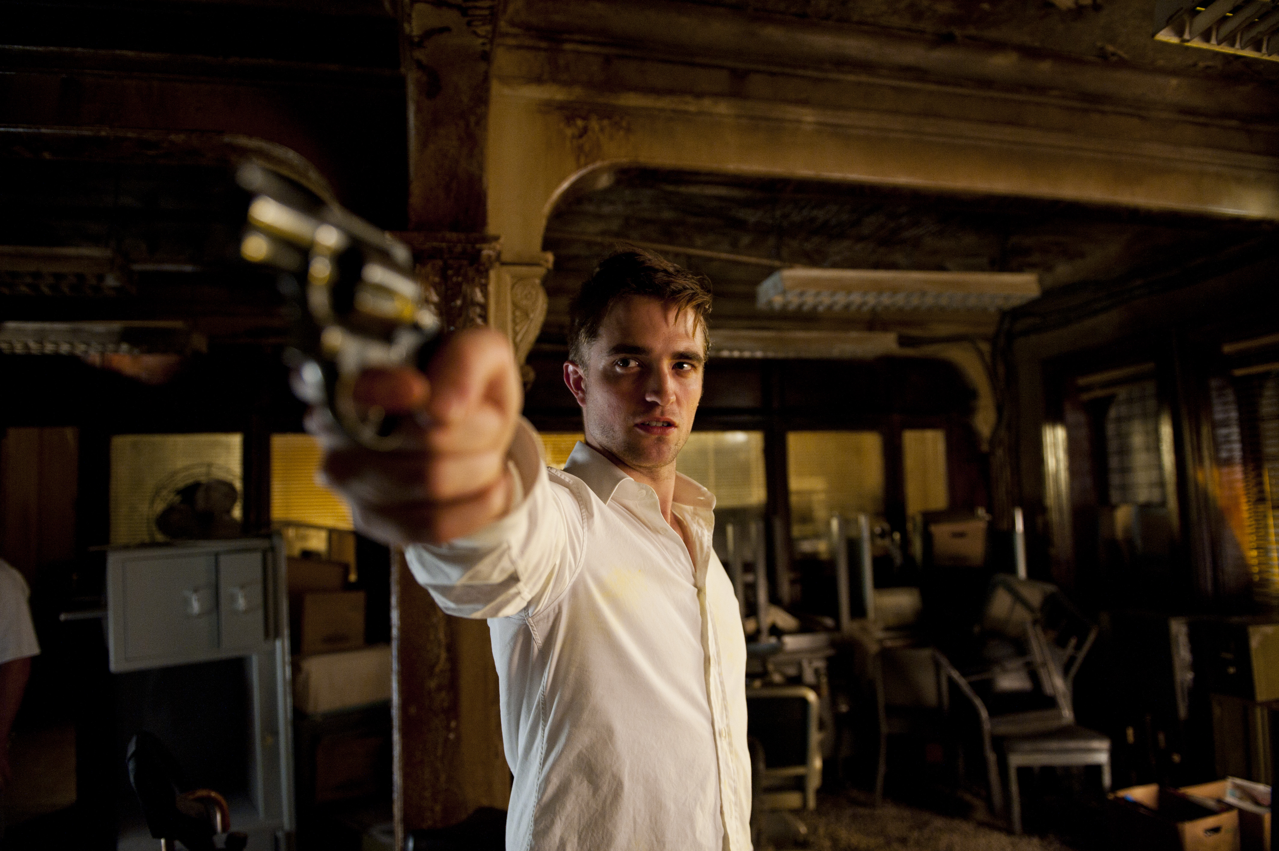 "Cosmopolis". Hela filmen ska utspelas inifrån en limousin, där huvudpersonen blir mer och mer paranoid över världens som håller på att falla samman utanför. Huvudrollen spelas av ingen mindre än Robert Pattinson. Premiär 7/9
"Cosmopolis". Hela filmen ska utspelas inifrån en limousin, där huvudpersonen blir mer och mer paranoid över världens som håller på att falla samman utanför. Huvudrollen spelas av ingen mindre än Robert Pattinson. Premiär 7/9