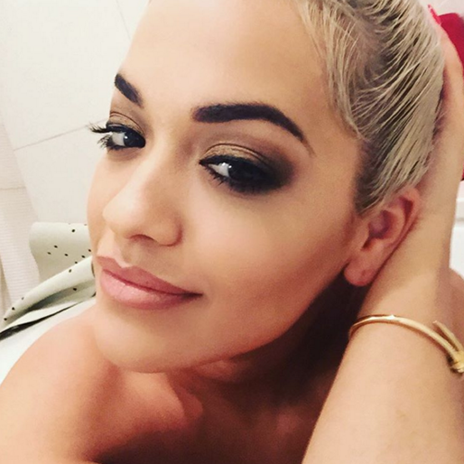 Rita Ora bjuder på en selfie. Rita Ora bjuder på en selfie.