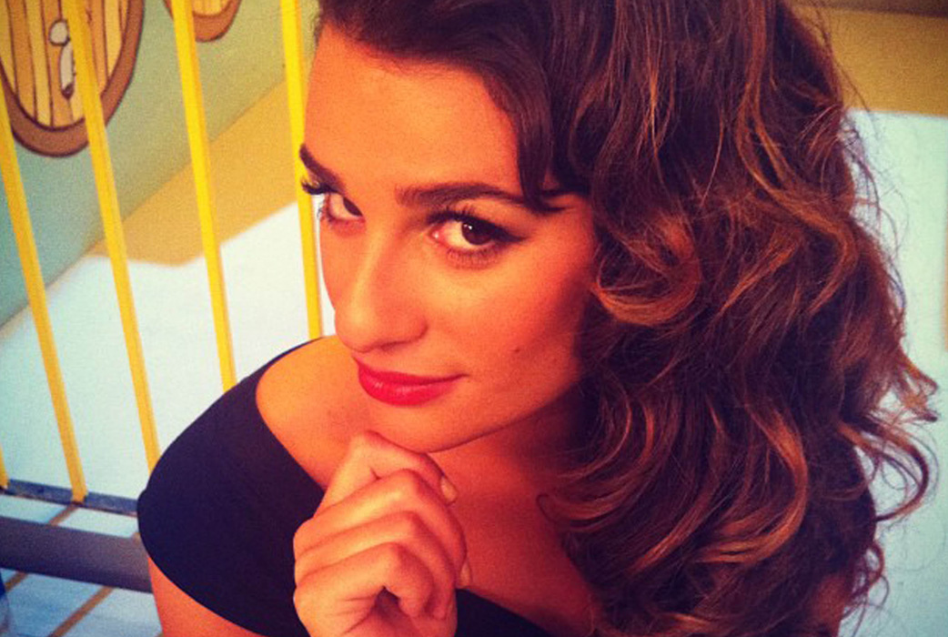 Lea Michele showar loss sina snygga lockar. Lea Michele showar loss sina snygga lockar.