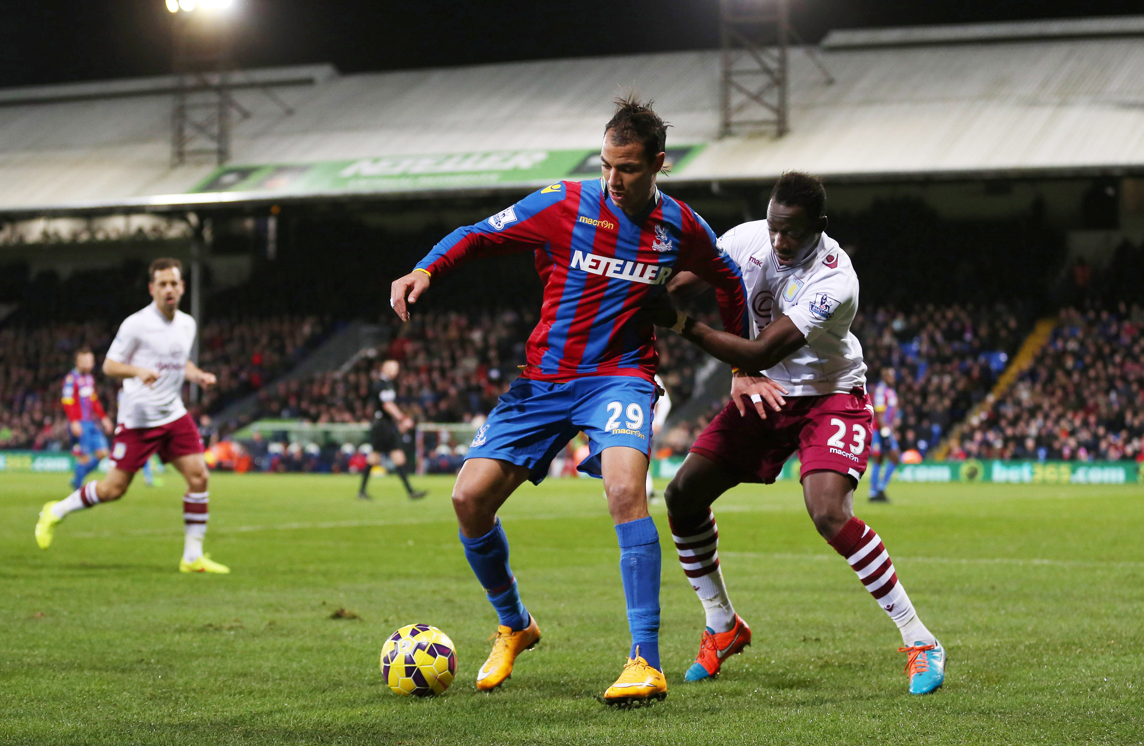 Och Marouane Chamakh, Crystal Palace. Och Marouane Chamakh, Crystal Palace.