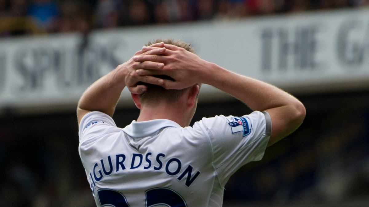 Gylfi Sigurdsson och resten av Tottenham var förkrossade efter Chelseas vändning.