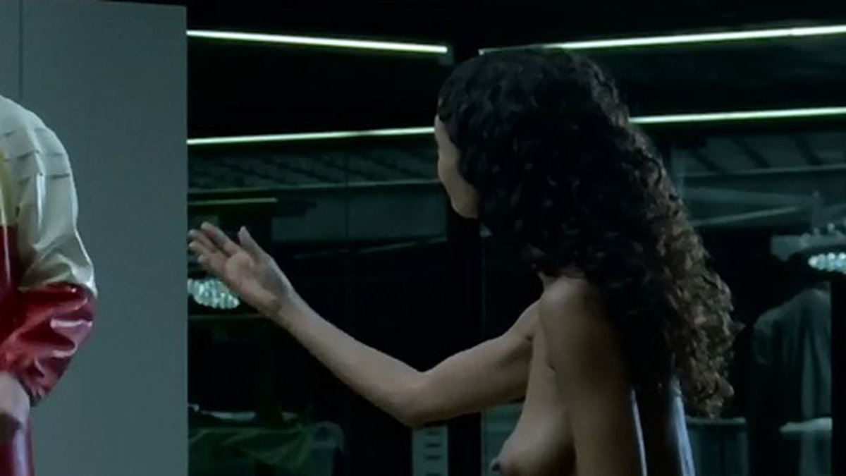 Thandie Newton säger att hon var naken under nästa varje inspelningsdag i "Westworld". 