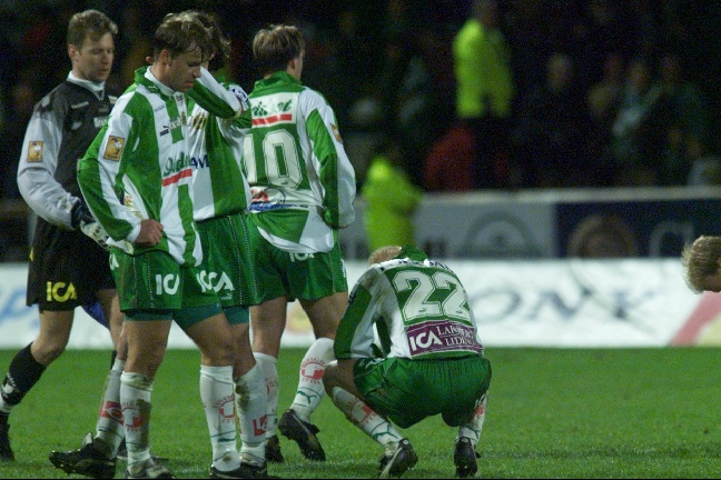 Till Bajens historia hör misslyckanden, floppar och missar. Här gestaltar Hammarbyspelarna känslorna på ett utmärkt sätt, trots att det blev ett fantastiskt år i Bajenmått mätt. Laget slutade på en tredjeplats 1998.
