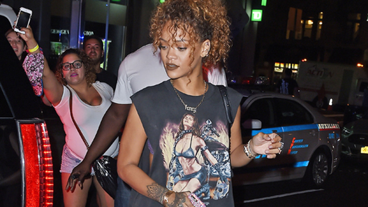 Rihanna går på Travis Scotts konsert i New York. 