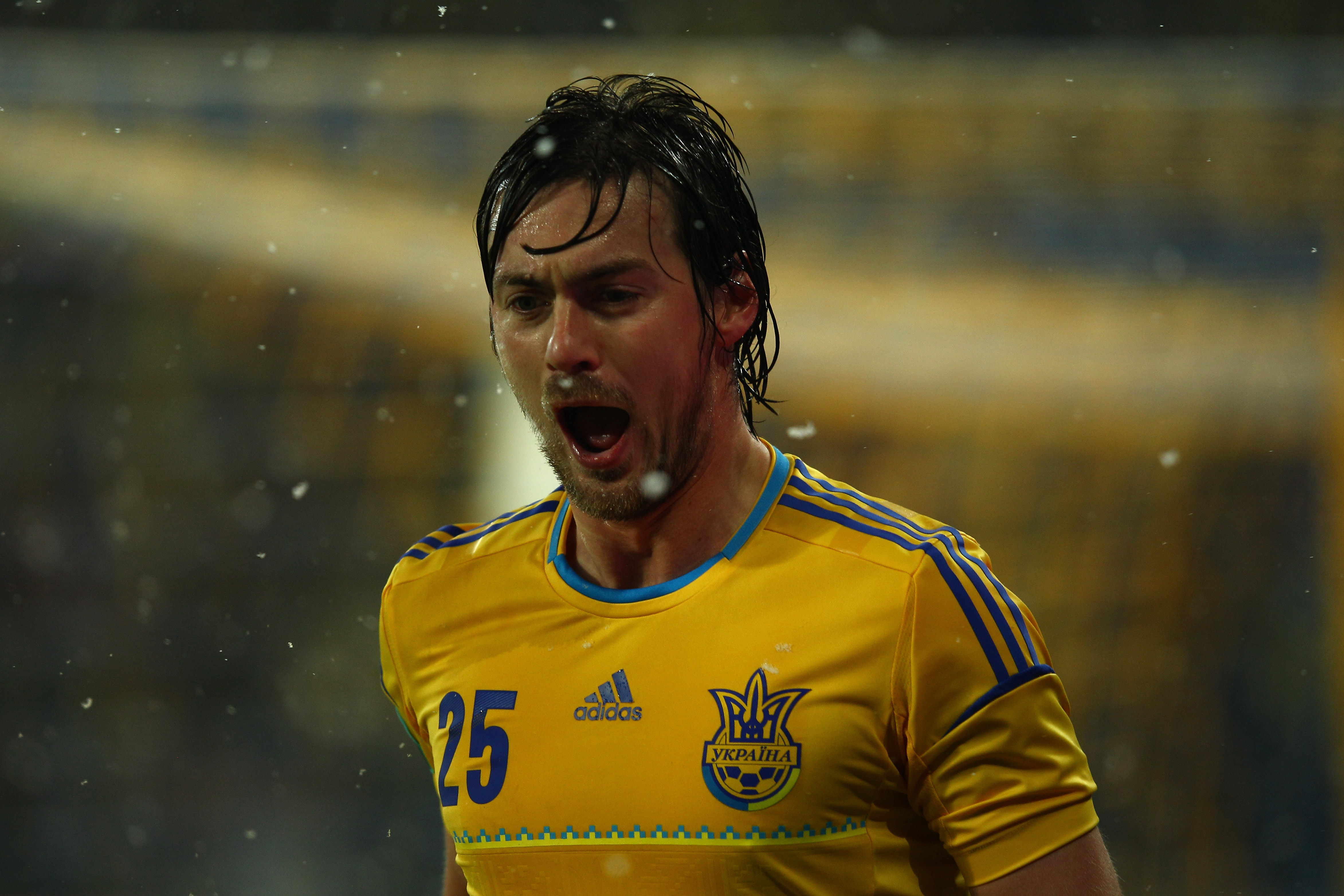 Offensivt får Artjom Milevskij (Dynamo Kiev) tampas med...