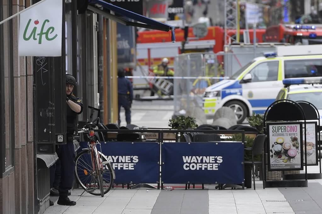 Waynes coffee. Terrorattacken i Stockholm. Vapen.