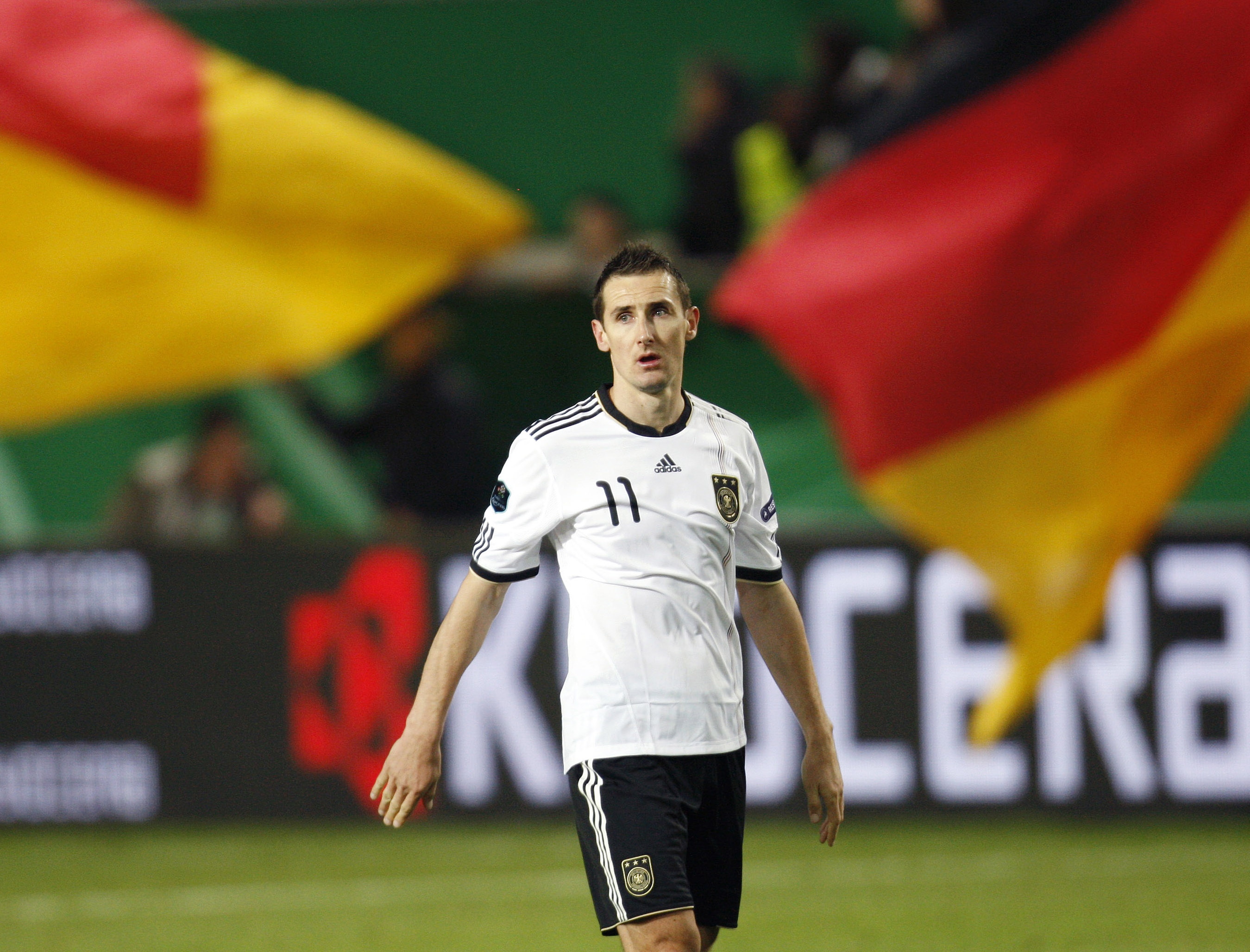 Martin Dahlin tror att Klose kommer att sno åt sig anfallsplatsen i Tyskland före Gomez.