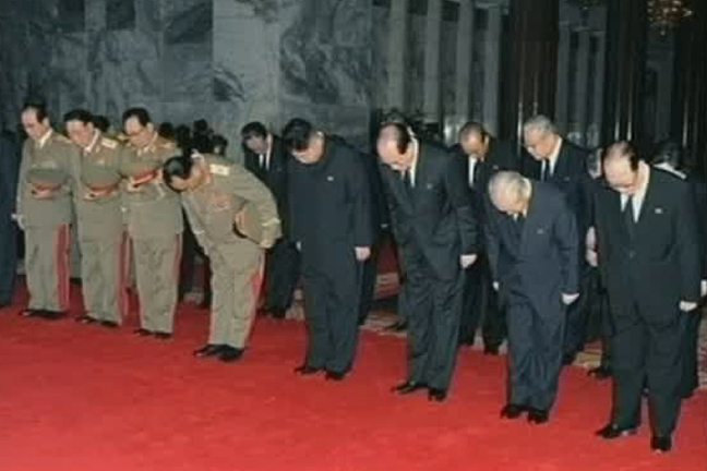Kim Jong-Un var på plats för att hedra sin pappa.