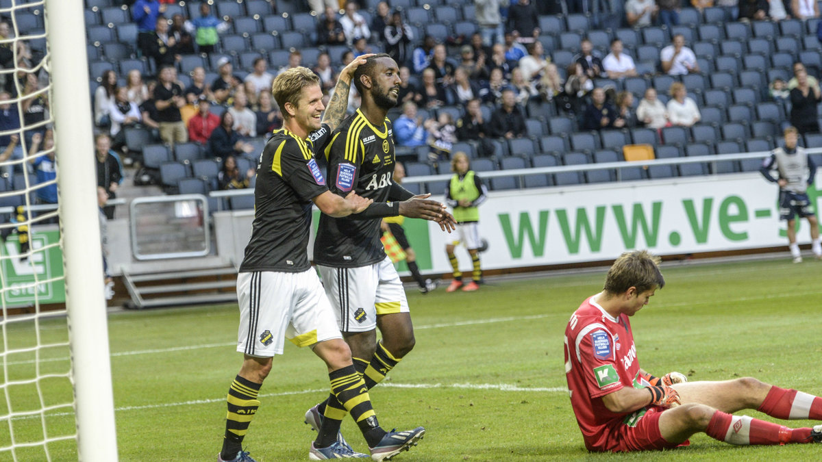 Firande efter AIK:s första mål.
