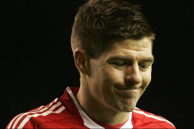 Tränaren var rasande eftersom Steven Gerrard inte stängdes av för till dagens match.
