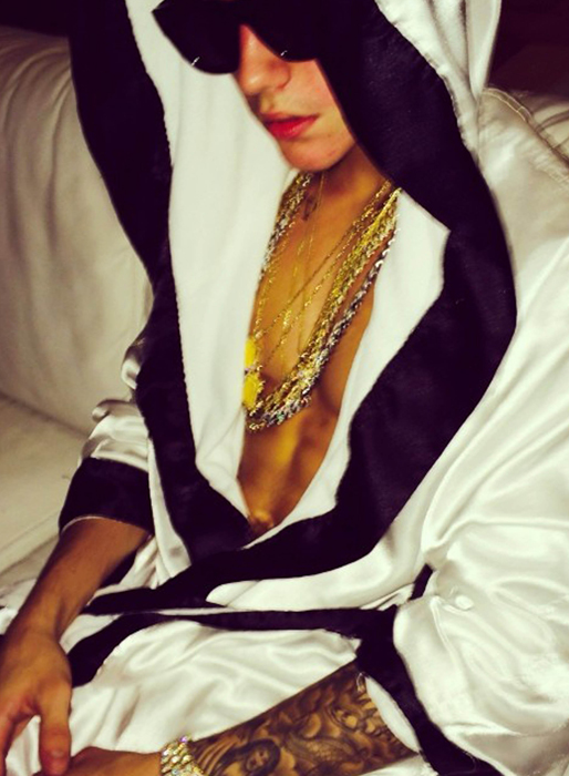 Justin Bieber får inte nog av bling. Justin Bieber får inte nog av bling.