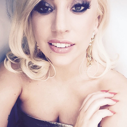 Lady Gaga i sotiga ögon. Lady Gaga i sotiga ögon.