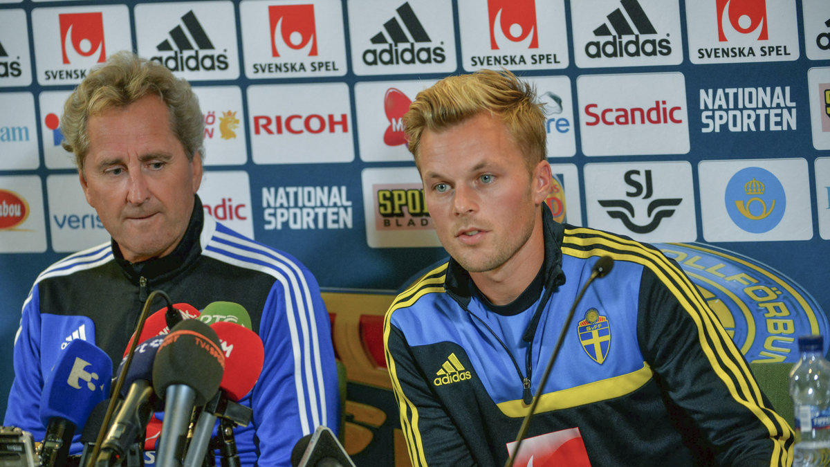 Hamrén och Sebastian Larsson på torsdagens presskonferens.