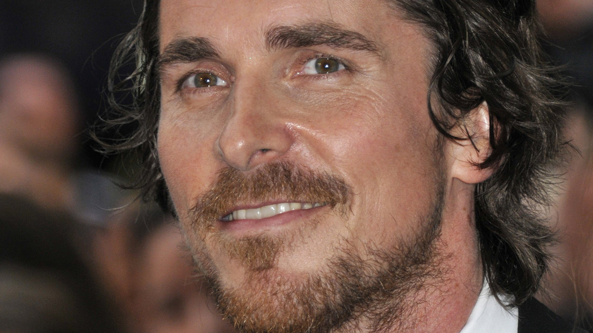 2. Christian Bale, 38, kniper en solklar andraplats på listan efter att återigen ha räddat Gotham city i Batman the dark night rises. Så snygg!