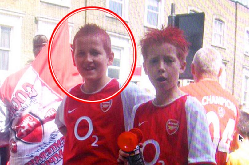 Harry Kane i unga år med Arsenal-tröja. Harry Kane i unga år med Arsenal-tröja.