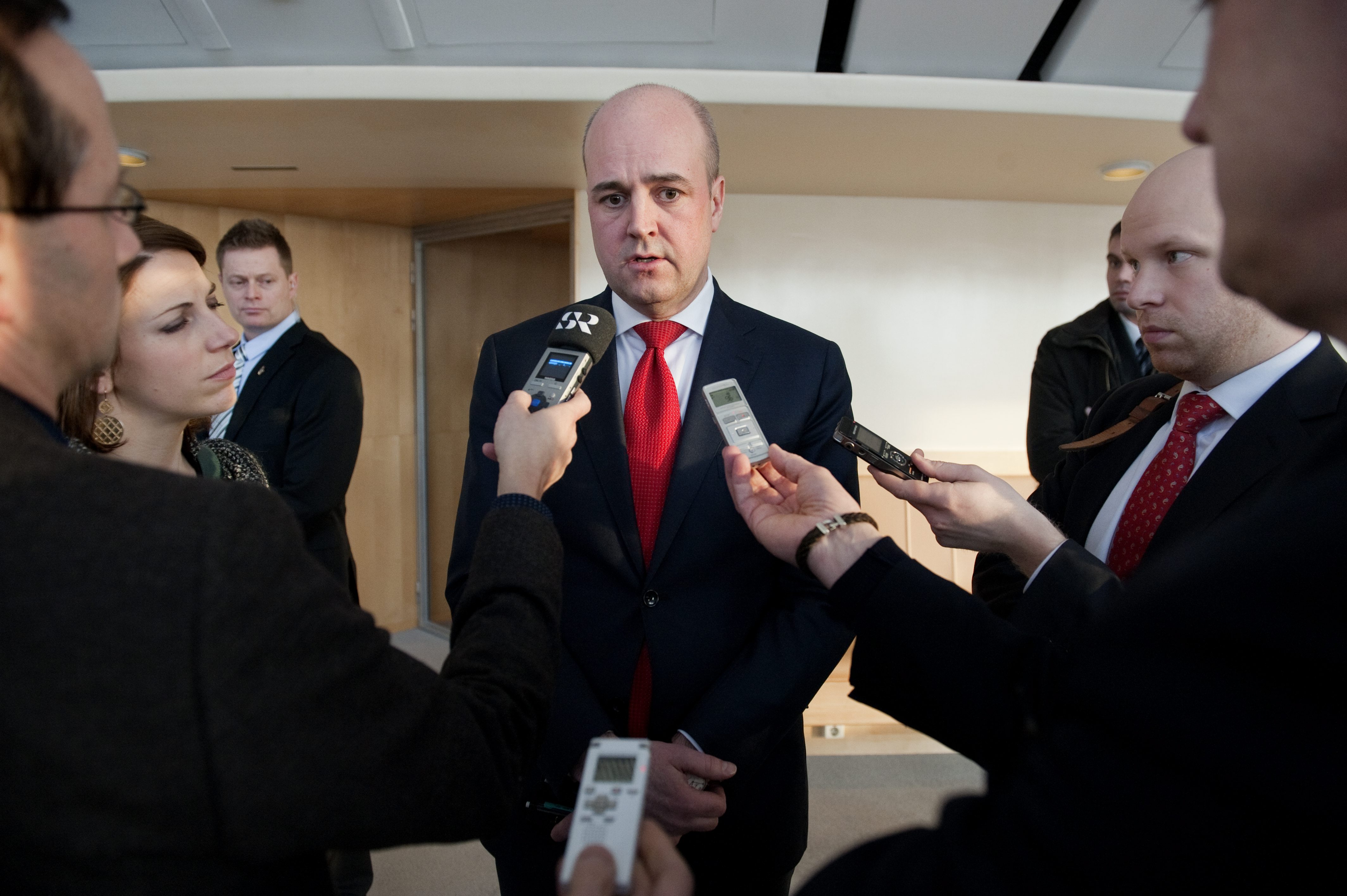 Fredrik Reinfeldts Moderaterna är störst i landet enligt undersökningen - och stödet har ökat jämfört med förra månaden. Från 34,4 procent till 35,8.