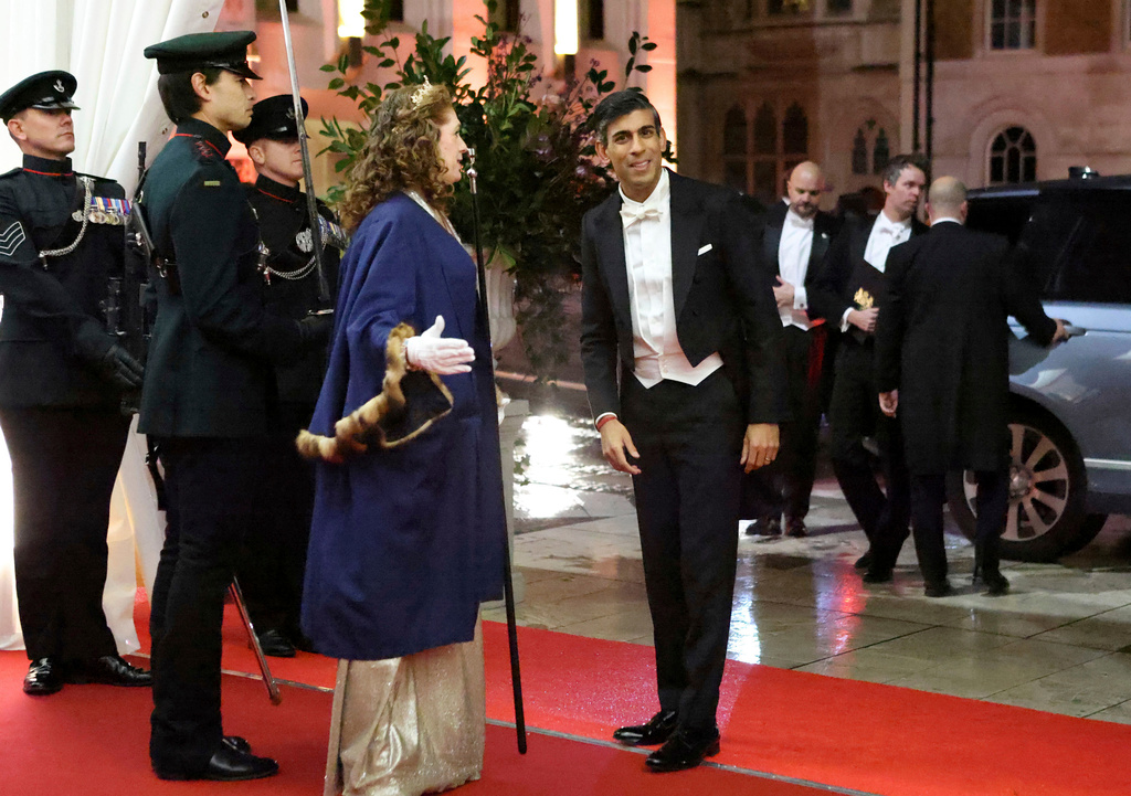 Rishi Sunak anländer till den årliga Lord Mayors bankett i London.