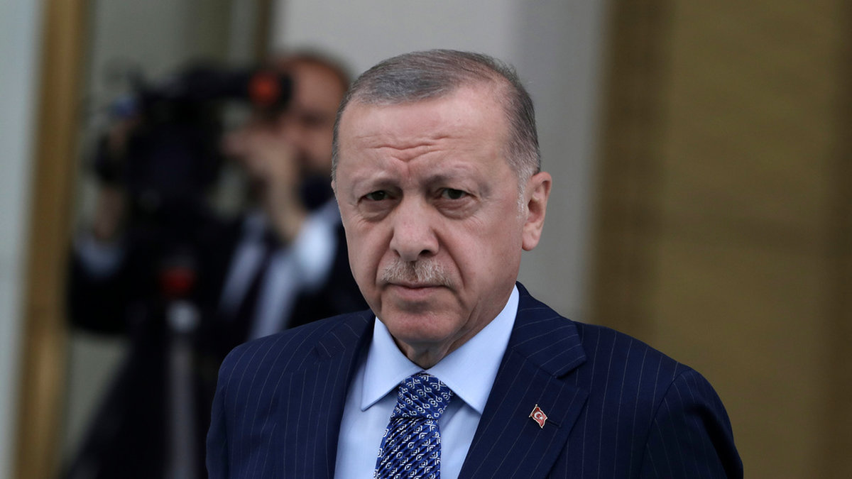 Turkiets president Recep Tayyip Erdogan sätter hårt mot hårt när Sverige och Finland vill gå med i Nato.