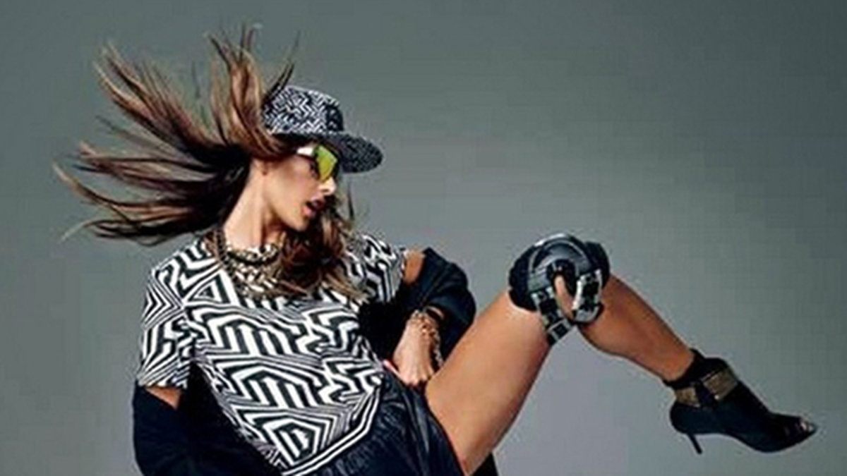 Supermodellen Alessandra Ambrosio gör reklam för Dafiti.