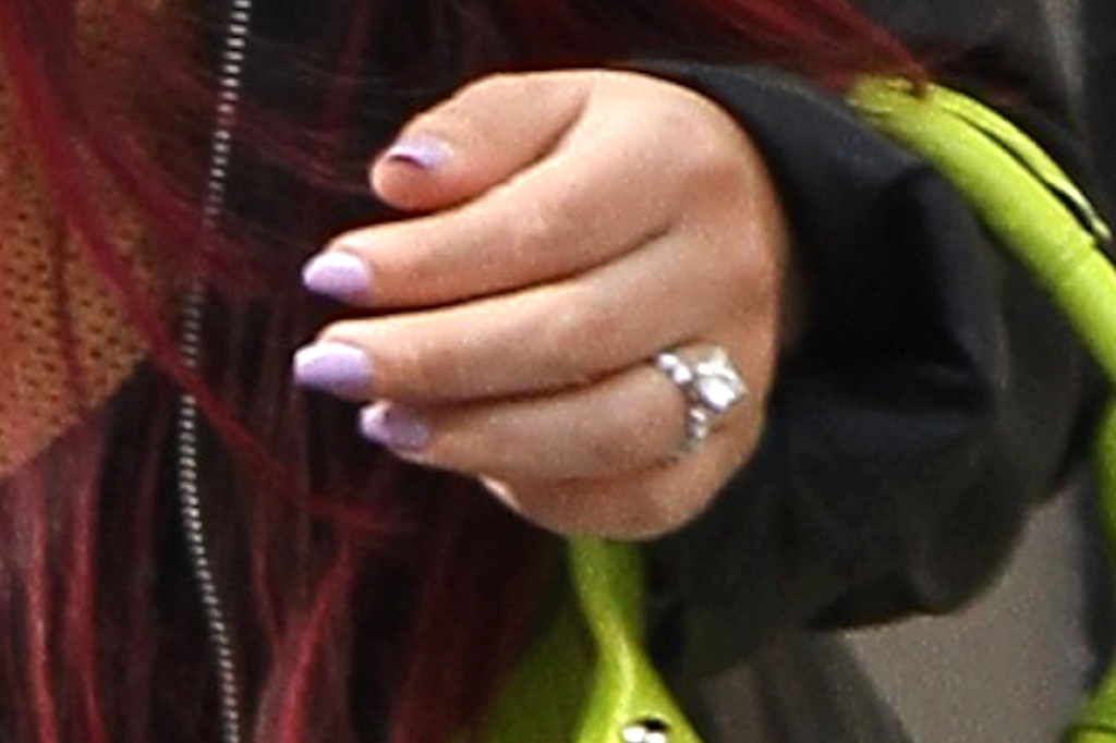 Snooki blev både gravid och med svindyr sten. Snooki blev både gravid och med svindyr sten.