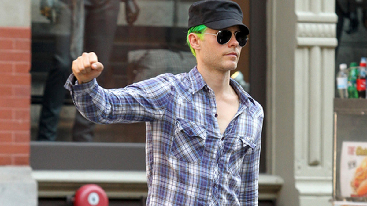 Jared Leto har färgat håret grönt. 